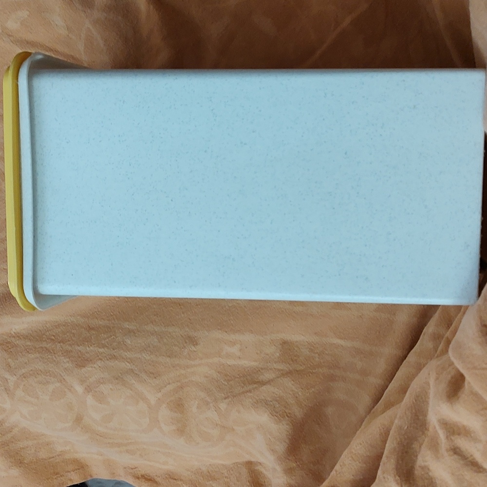Tupperware Cracker Keeper Storage Container